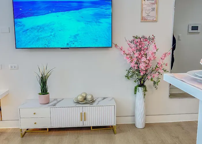 Apartment Njoy! Elegant Peach Heaven At Venice Grand Canal